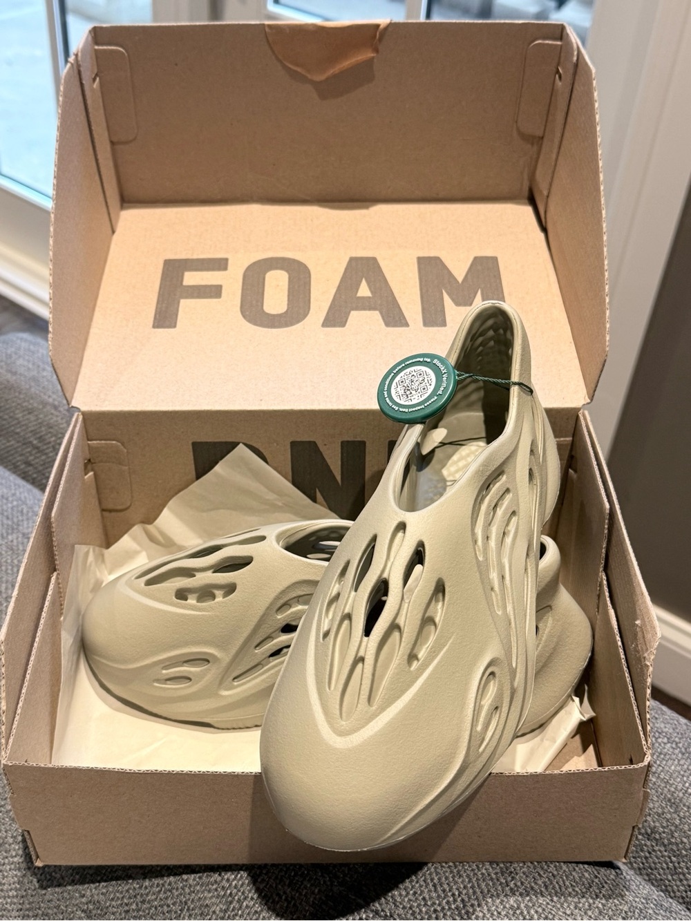 NIB and NWT Yeezy Foam Runner Kids Slip-On Shoes in Cream